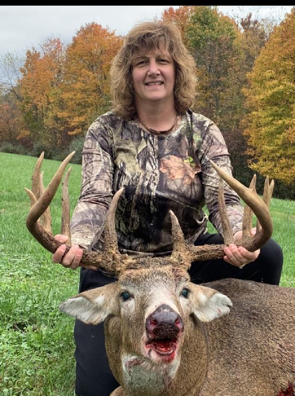 Jill Treadway with her BBBC trophy buck