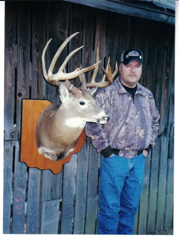 Lowell Kinney with BBBC trophy buck
