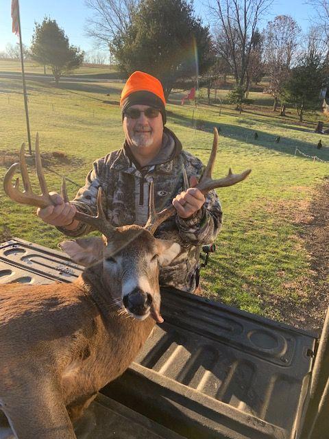Jay Buckalew with BBBC trophy buck