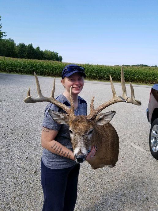 Lisa Bushong with BBBC trophy buck