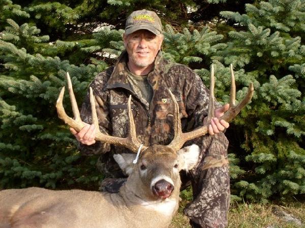 Bill Kittle Jr. with BBBC trophy buck