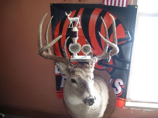 Bryan Endicott with BBBC trophy buck