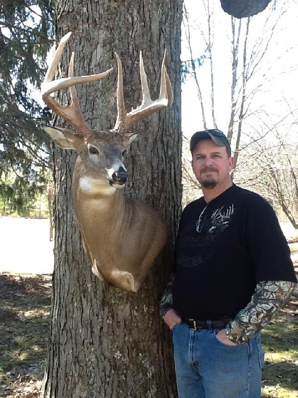 Duane Hunt with BBBC trophy buck