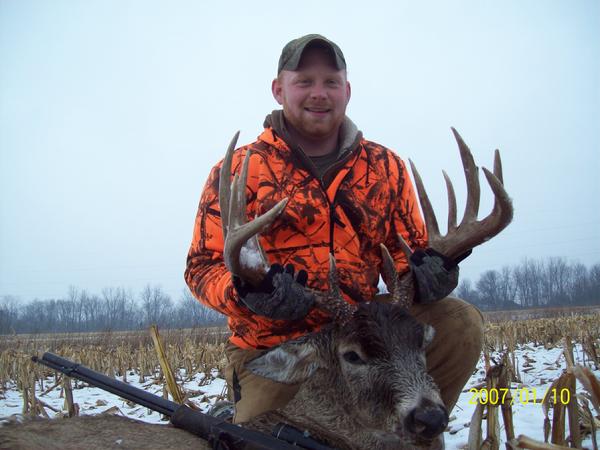 Jess Hickman with BBBC trophy buck