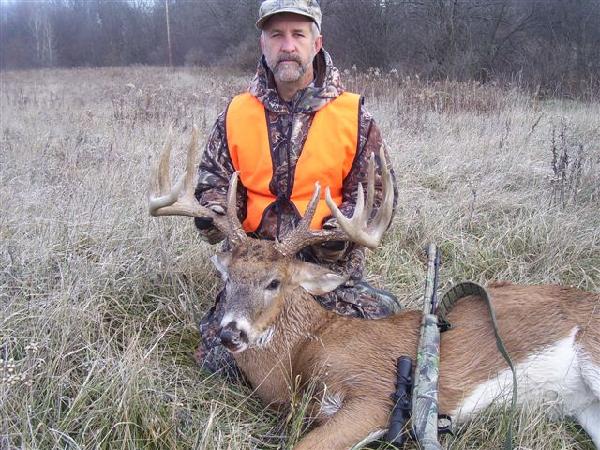 Larry Lamb with BBBC trophy buck