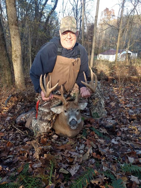 Steven Hindel with BBBC trophy buck