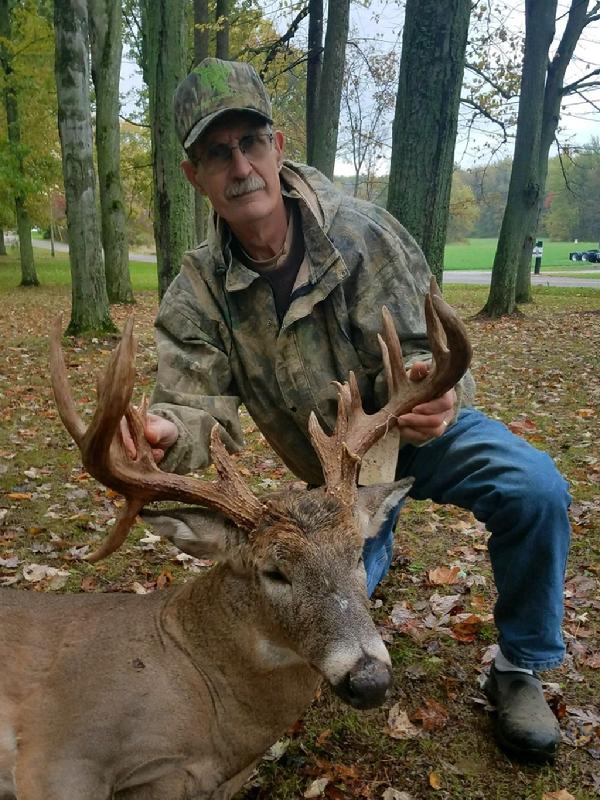 Alan Jankowski with BBBC trophy buck