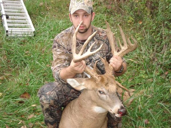Brandon Becraft with BBBC trophy buck