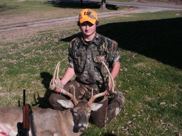 Hunter Binkiewicz with BBBC trophy buck