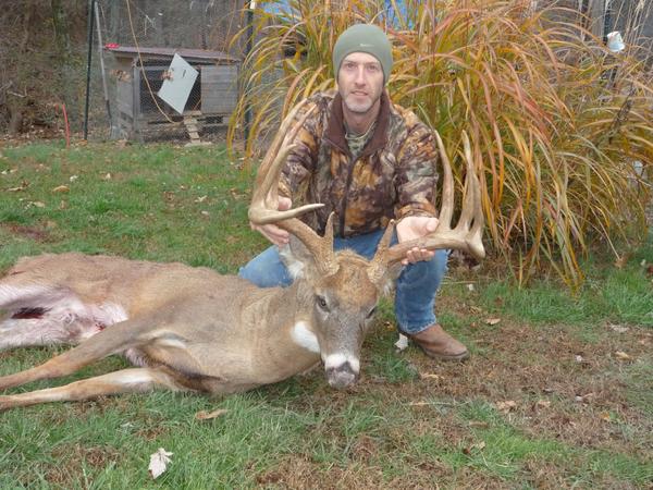Jamie Lee Sunderland with BBBC trophy buck