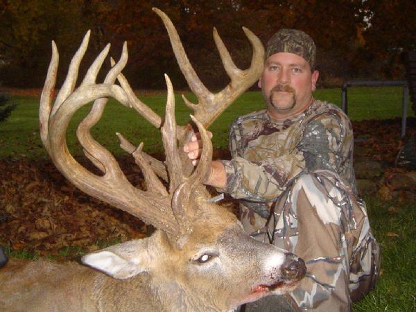Jerry Kassinger Jr. with BBBC trophy buck
