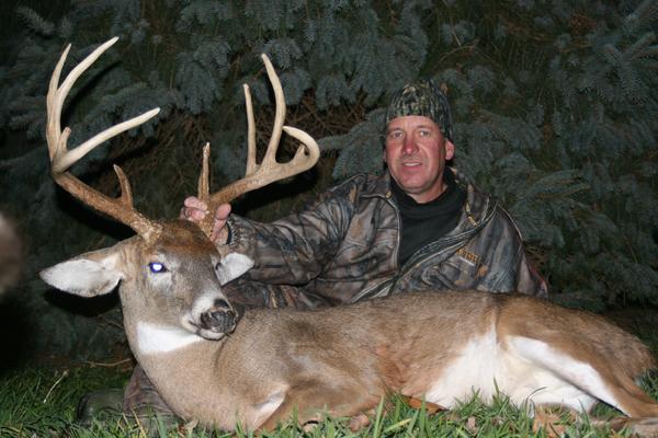 Jon Byers with BBBC trophy buck