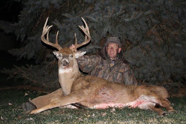 Jon Byers with BBBC trophy buck