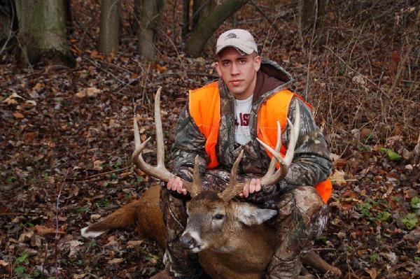 Jordan Tong with BBBC trophy buck