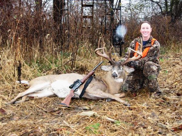 Kristi Hart with BBBC trophy buck