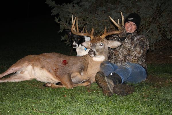 Lori Byers with BBBC trophy buck
