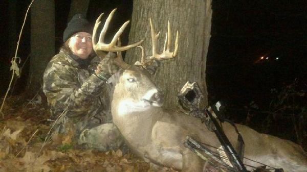 Lori Byers with BBBC trophy buck