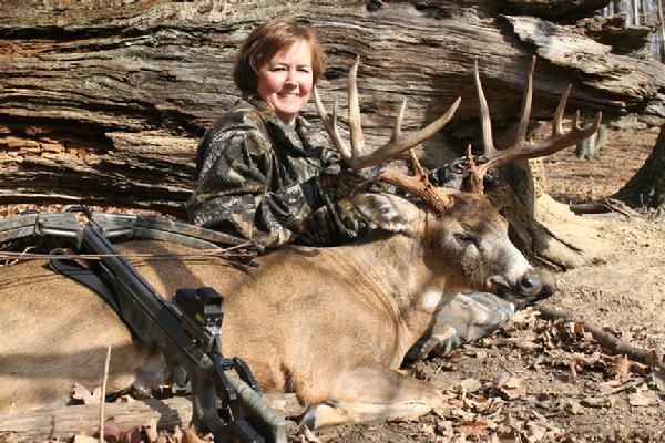 Lori Byers with BBBC trophy buck