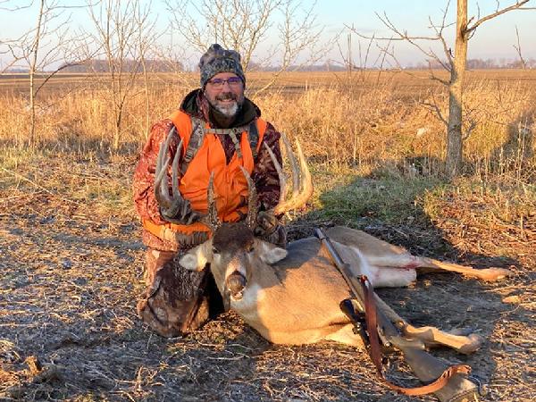 Mike Knierim with BBBC trophy buck