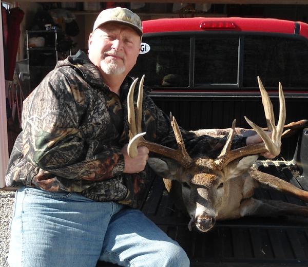 Wesley Ruggles with BBBC trophy buck